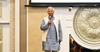 মালয়েশিয়ার ব্যবসায়ীদের বাংলাদেশে বিনিয়োগের আহ্বান প্রধান উপদেষ্টার